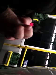 美女看着小伙撸大炮_脸瞬间红了起来