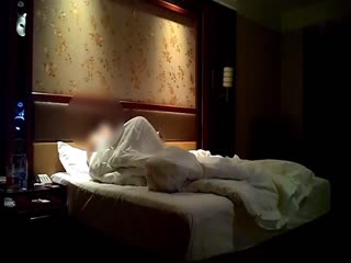 大神酒店爆操美容院认识的白嫩气质整形师聊了1个多月终于约出来了不仅漂亮还很耐操把男的都快累虚脱了