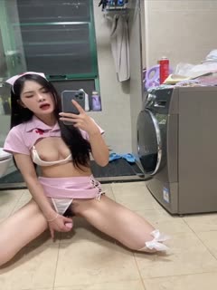 母狗女友cos护士，自慰引诱我，好像去干她啊