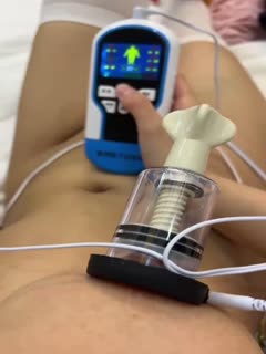 骚母狗佩戴电动吸奶器发出可爱的娇喘声音