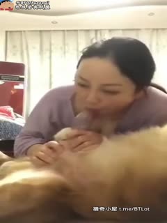 日狗小仙女，少妇没事闲着无聊在家里日狗