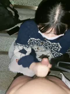 楼梯口清纯少女 打飞机
