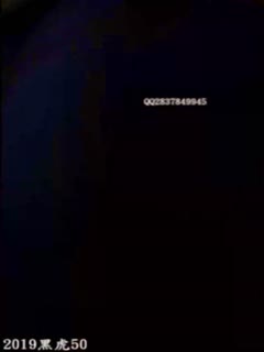 【露出界壹哥】阳痿黑虎哥，人来人往当街露出给美女们看他的黑吊！美女们个个凝视，笑而不语