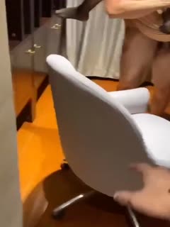 别人的女朋友肯定要站起来蹬