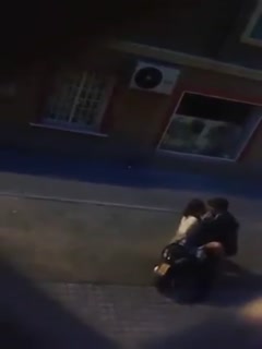 摩托车上车震 这也行？